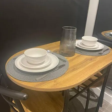 Poppy's Place - 10 Minute Drive From York شقة